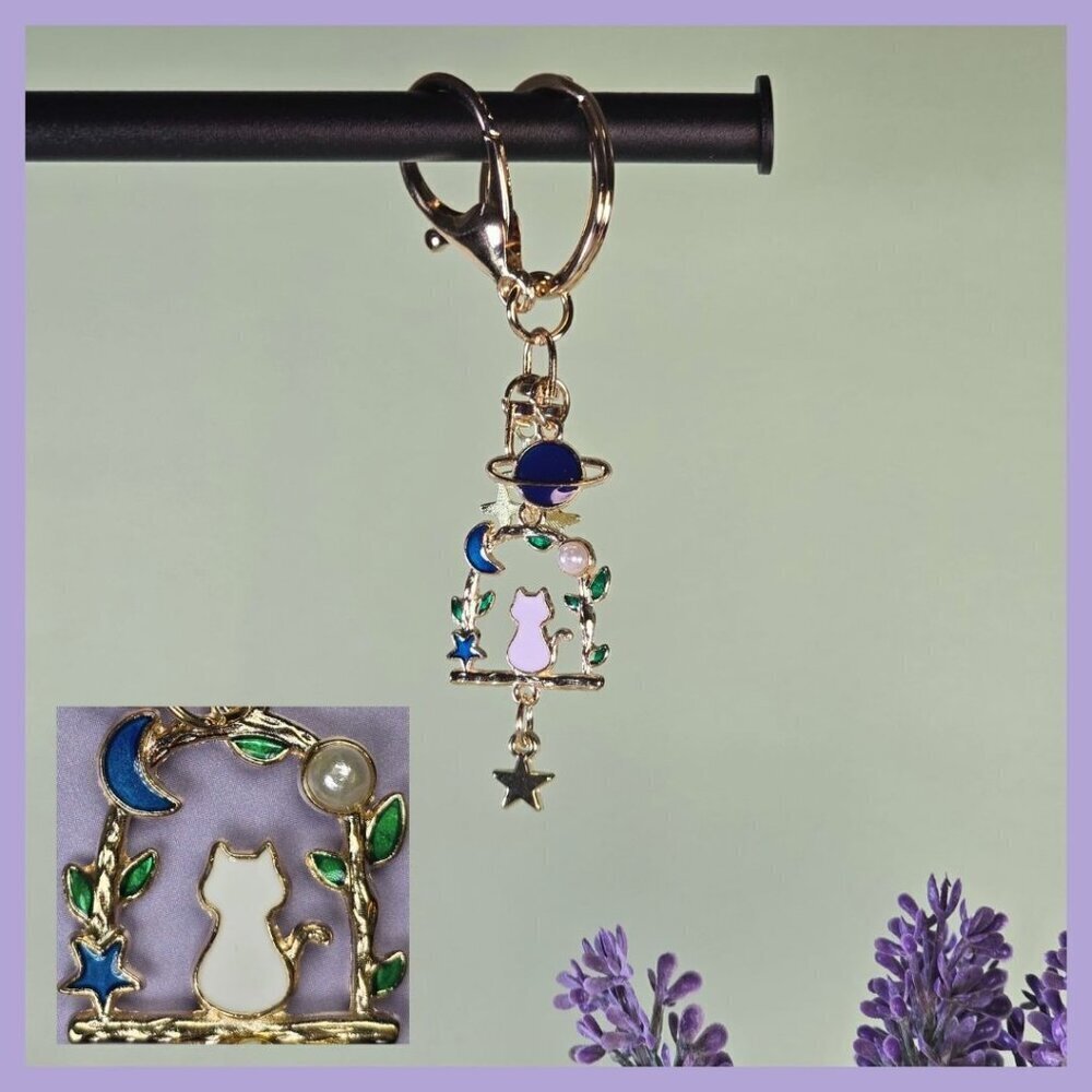 Cat Admiring the Starry Sky Keychain‎ Gold Tone (NWOT)